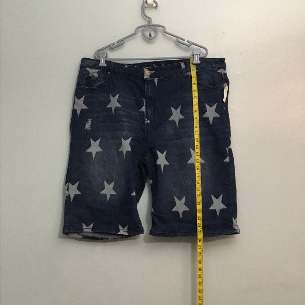 Avenue Women's Dark Blue Star-Print Skinny Shorts